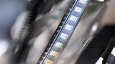 Bosch offers customized SiC solutions for the mobility industry – power MOSFETs and power modules to build power electronics such as inverters or DC/DC converters.